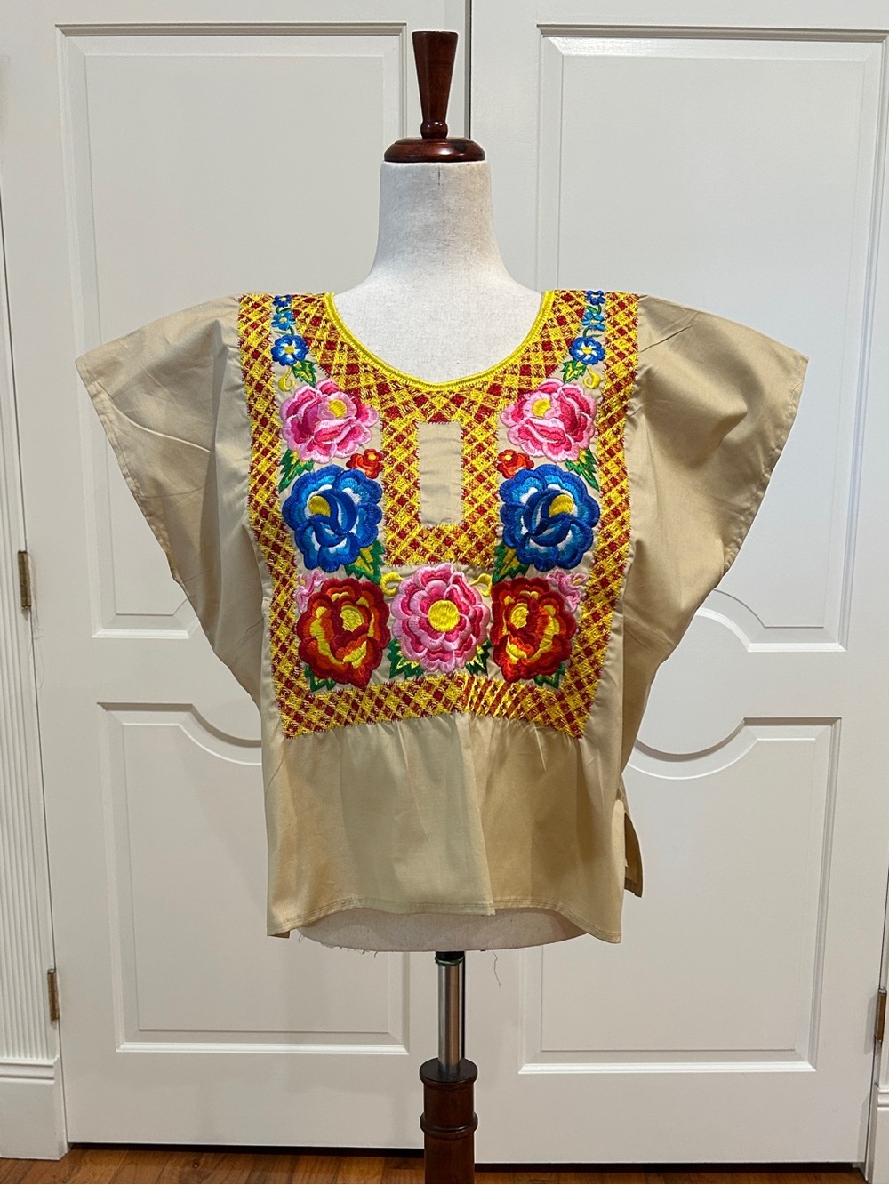 Mexican Frida-style blouse. Oaxaca Embroidery top.